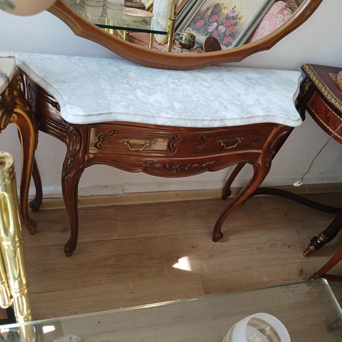 Дървена  конзола