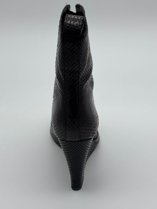 Продавам дамски боти Clarks