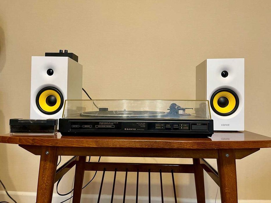 Японский виниловый проигрыватель Sanyo TP 6100 с колонками Edifier
