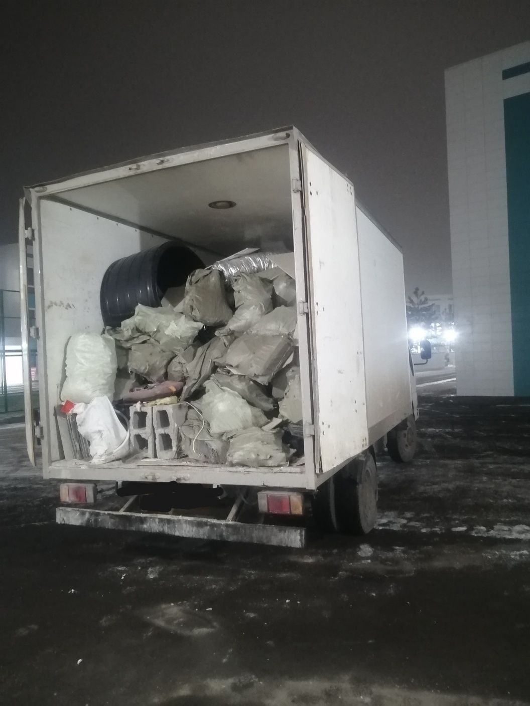 Вывоз мусора Газель Китаец 5и тонник Грузчики вывоз старые диваны