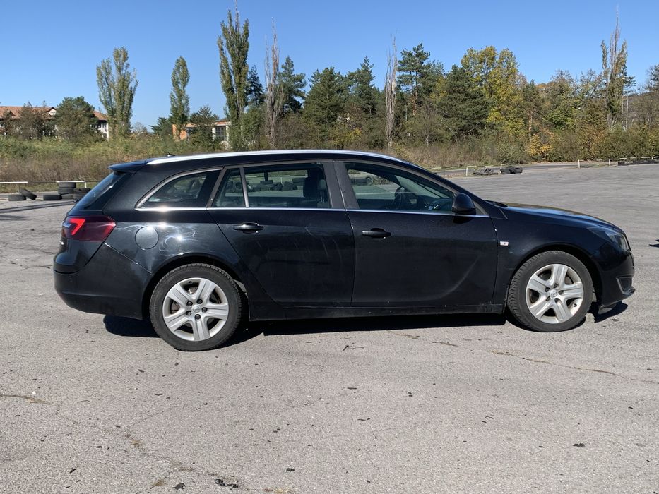 Vând Opel Insignia