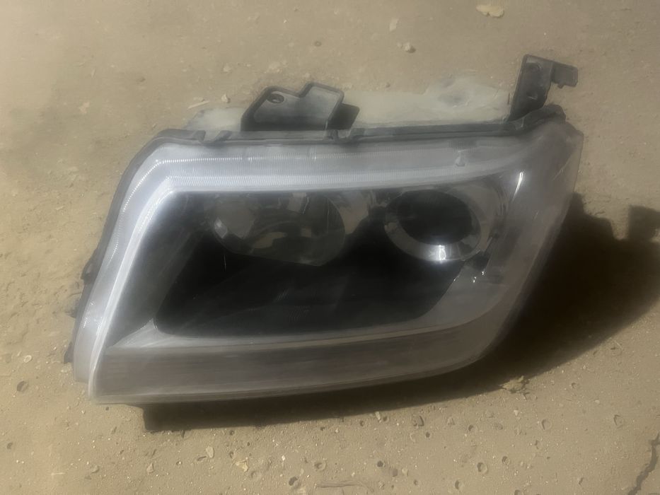 Продам передние фары сузуки