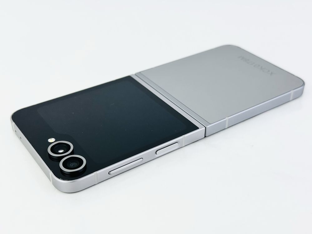Samsung Galaxy Z Flip 6 5G 256GB 12RAM Silver Перфектен! Гаранция!