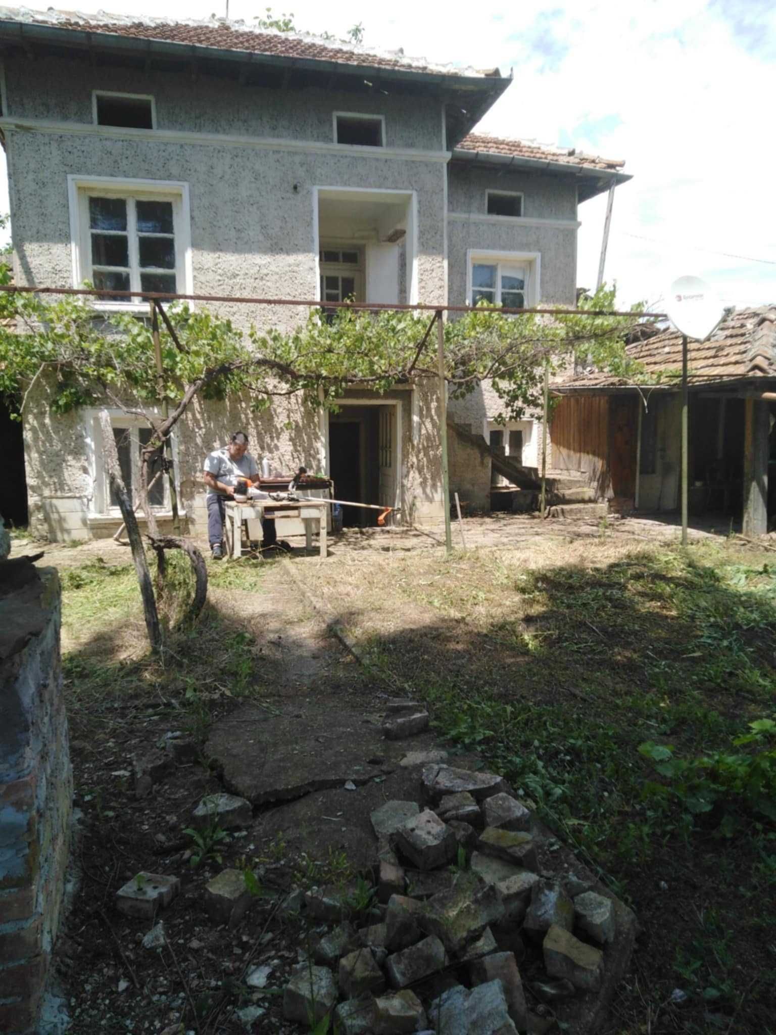 Продамам къща  в с.Михалци