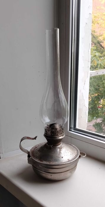 Лампа керосиновая.
