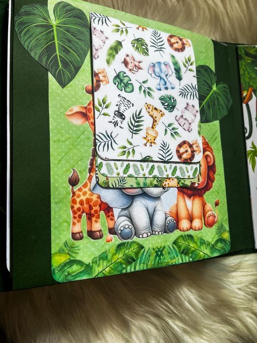 Бебешки дневник в тъмно кадифено зелено