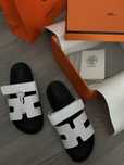Hermès „Izmir“ в бяло и черно.