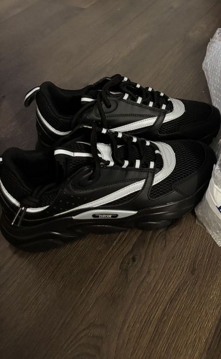 Dior  B22  REFLECTIVE  топ модел чисто нови в кутията