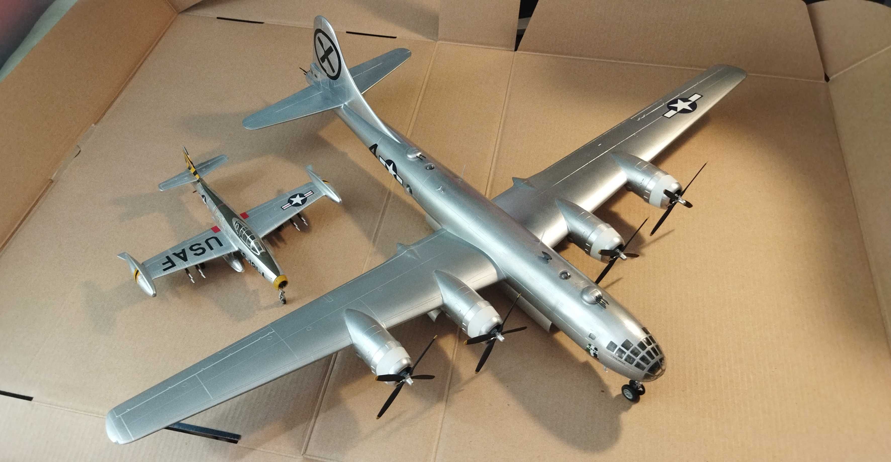 подарочная модель самолёта B-29 1/72 Academy СУПЕР!!