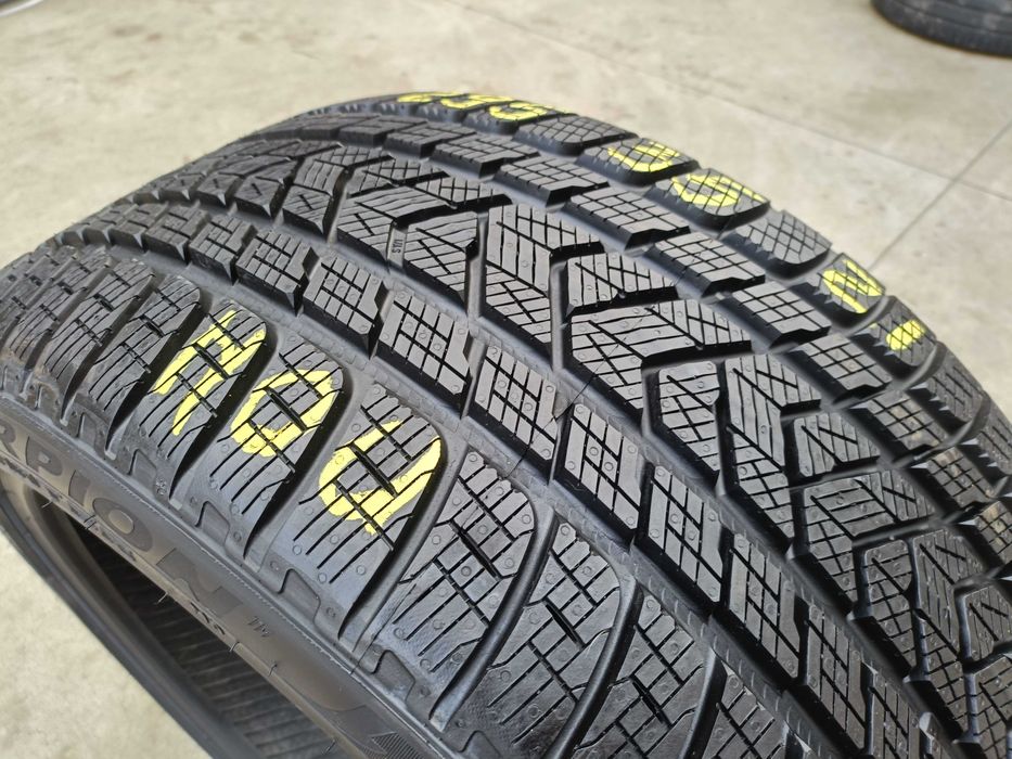 O anvelopa noua de iarna 295 35 21 pirelli scorpion winter N0