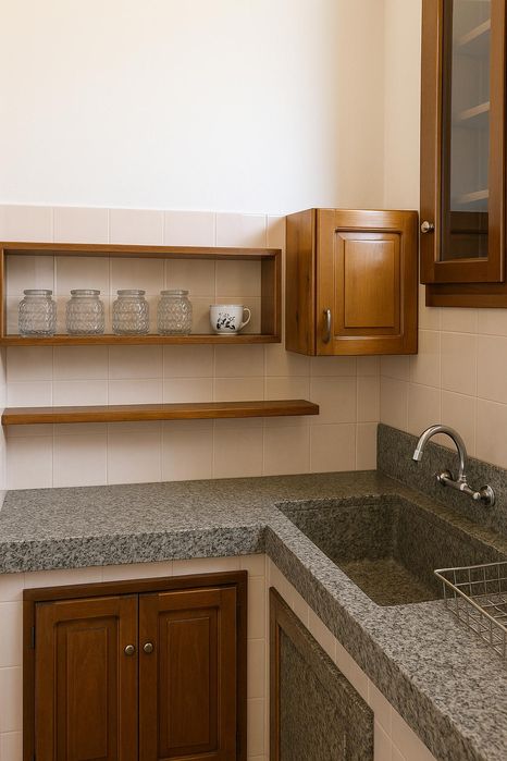 Дава се под наем Тристаен апартамент в Пловдив, Център - 138 кв.м за 459 € - Снимка #1