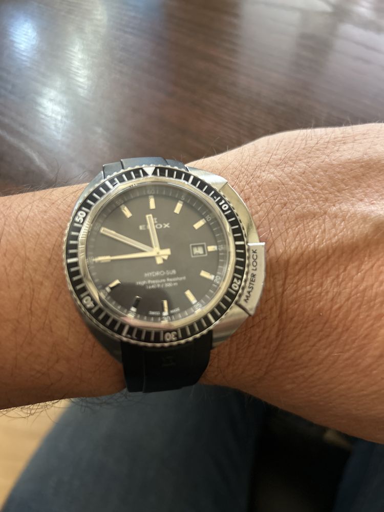 Часовник EDOX кварц