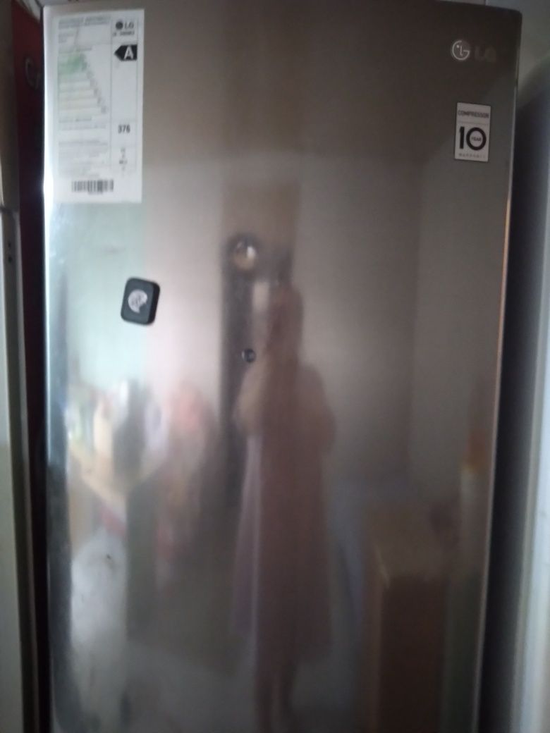 Холодильник 2м, LG, 2-хкамерный,стального цвета. Отличном состоянии.