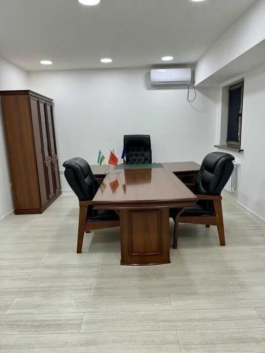 Срочно сдаётся Офисное помещение 160 м² на Юнусабадском районе (J2640)