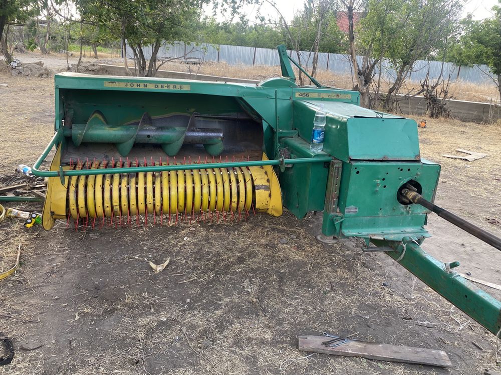 Пресс-подборщик John Deere 456