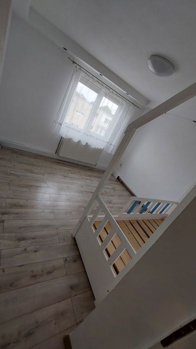 Vând apartament decomandat, 3 camere, 2 băi – 65 mp utili, balcon de 5
