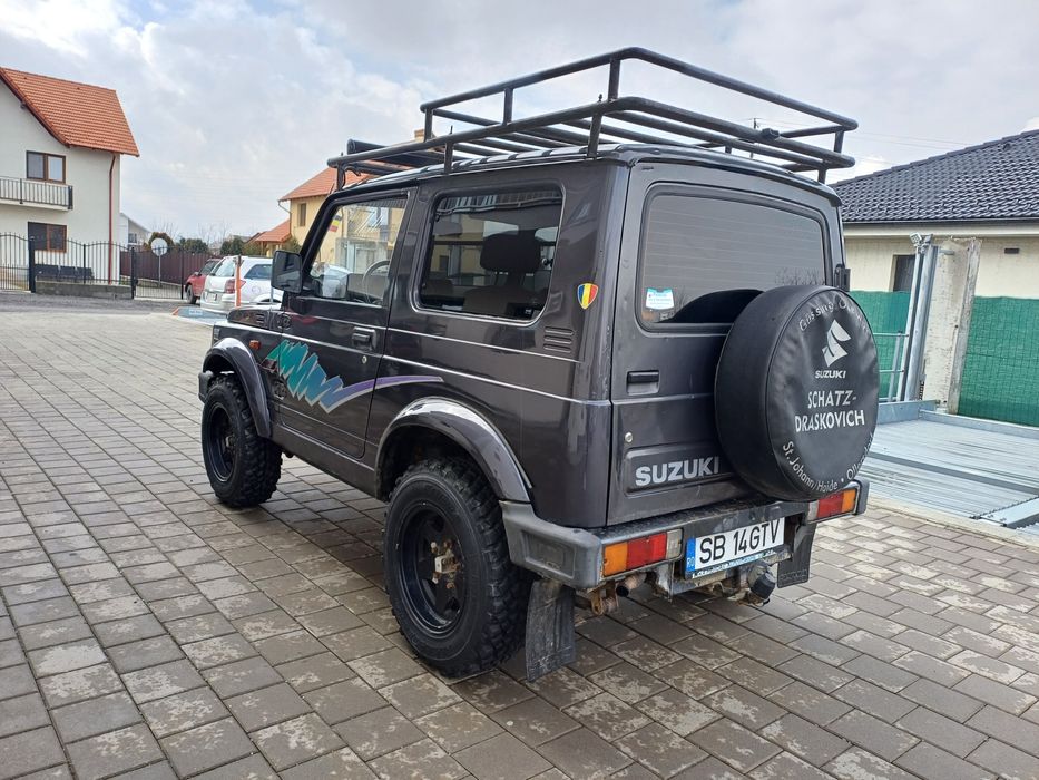 Suzuki samurai offroad