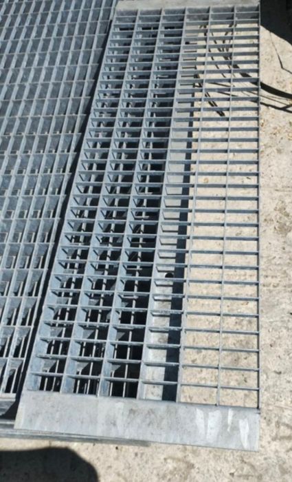 Trepte metalice zincate