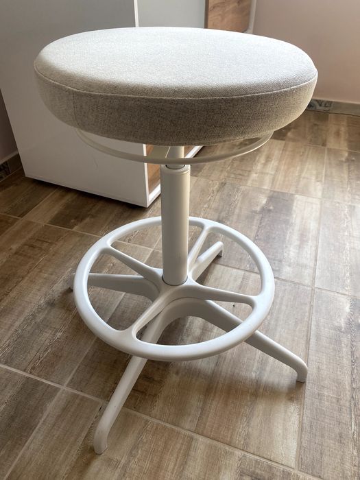 Почти нов: Въртящ се офис стол LIDKULLEN от IKEA