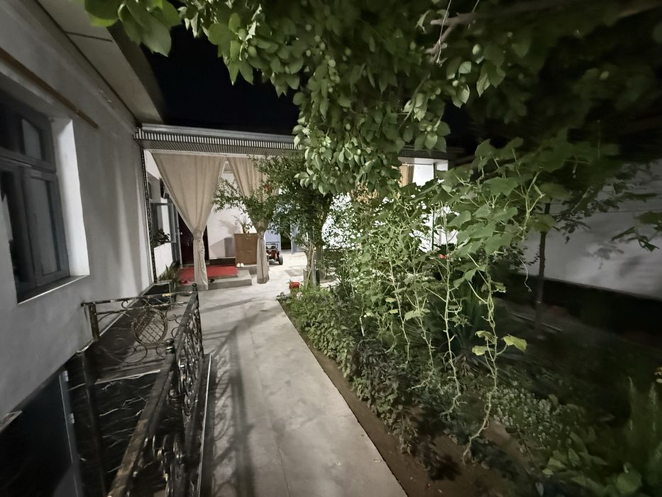 Қозирабод махаллада 1,85 сотихли ховли сотилади