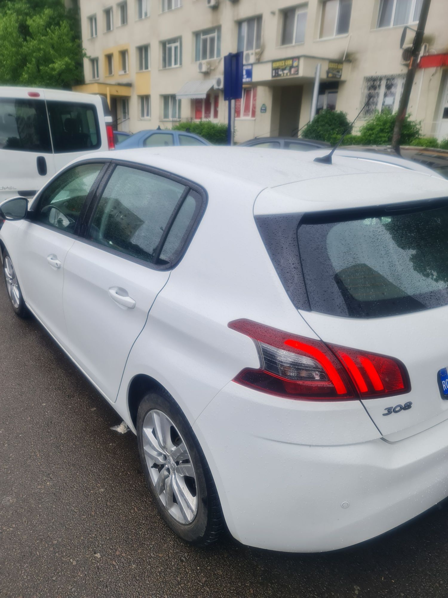 Peugeot 308 km puțini