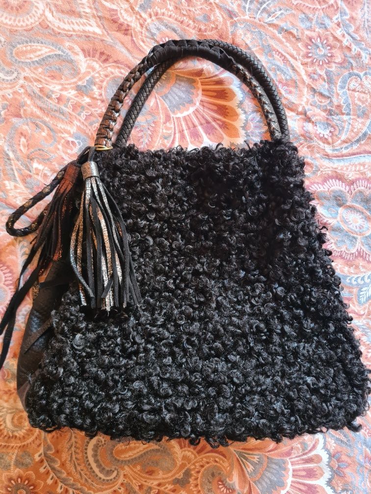 Чанта (тип торба) с букле и декоративни елементи