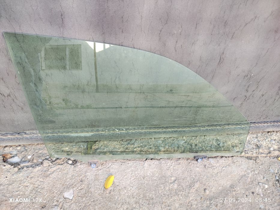 Тойота Прадо. Боковое стекло, переднее, правое(пассажир)
