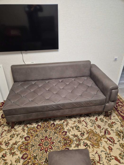 Диваны с пуфиками в хорошем состоянии