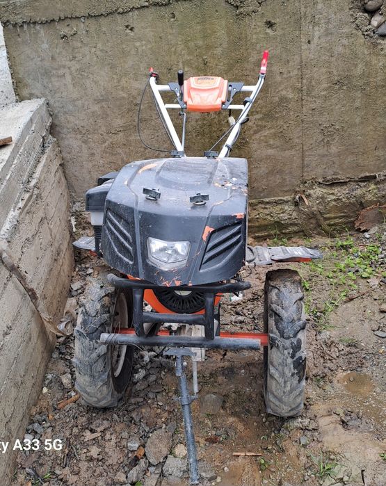 Vând motocultor ruis 13 cai cu tot cu remorca