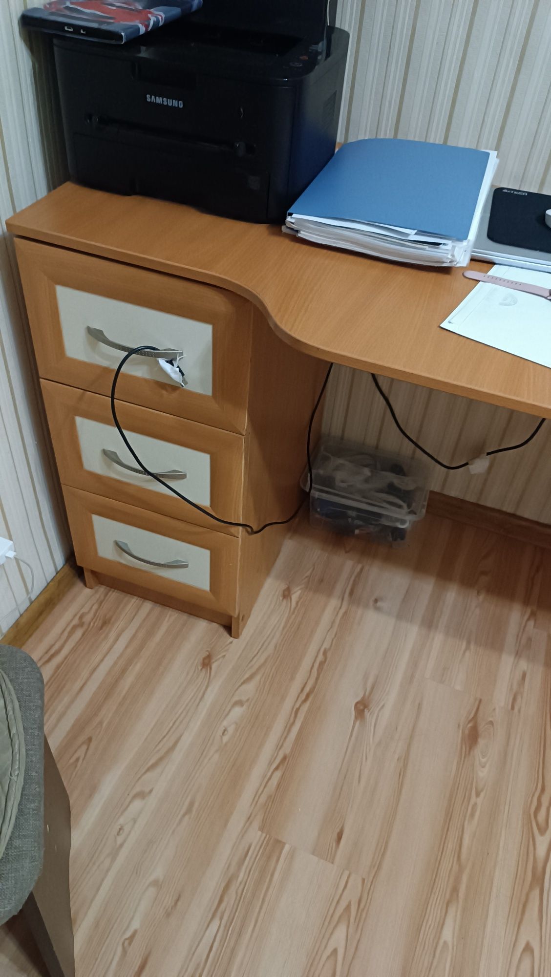 Компьютерный стол  из дерева