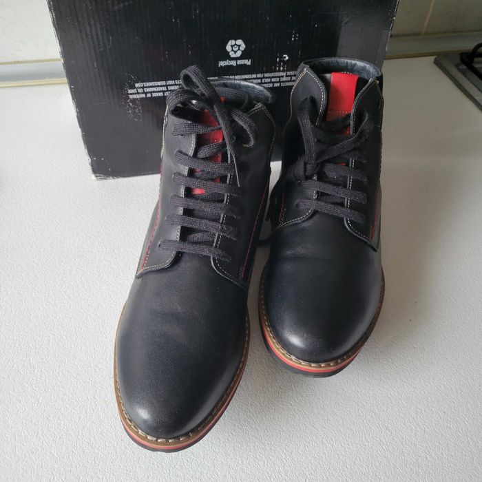 Ghete barbati piele naturala 42 negru cu rosu noi