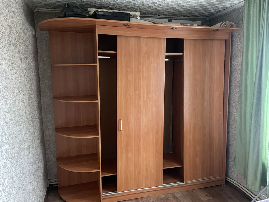 Продам шкаф стена с зеркалом