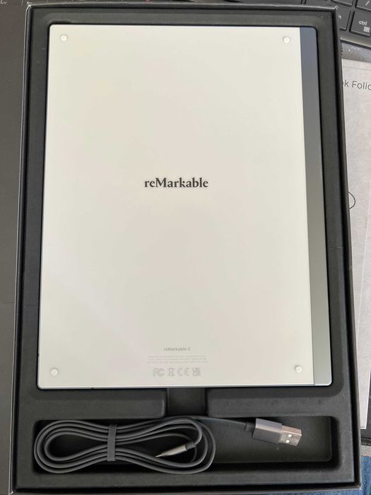 Tableta reMarkable 2. Bonus husă Book Folio și Marker incluse.