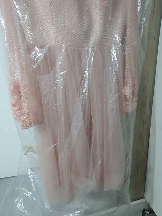 Vând rochie noua  eleganta