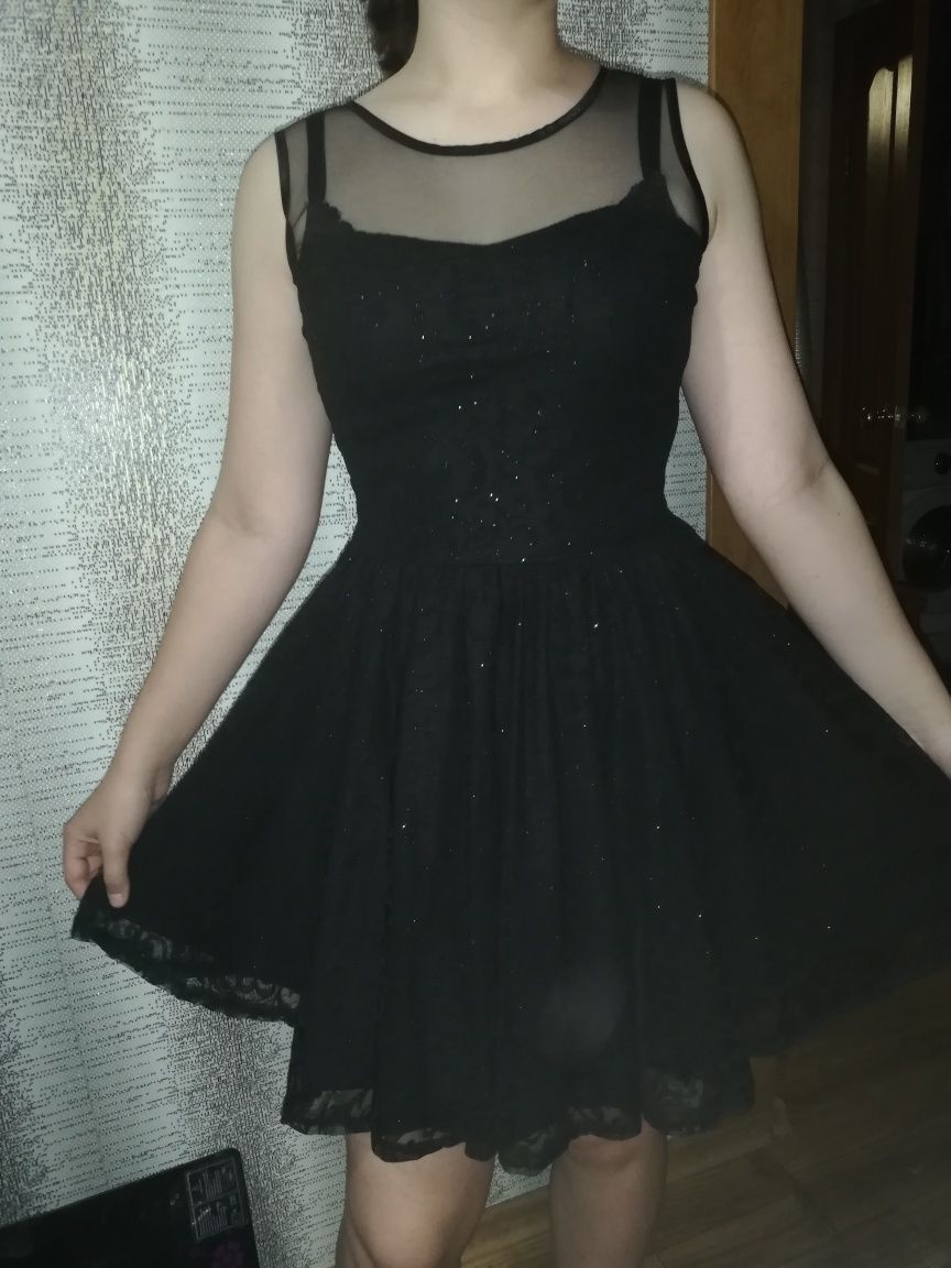 Маленькое черное  платье