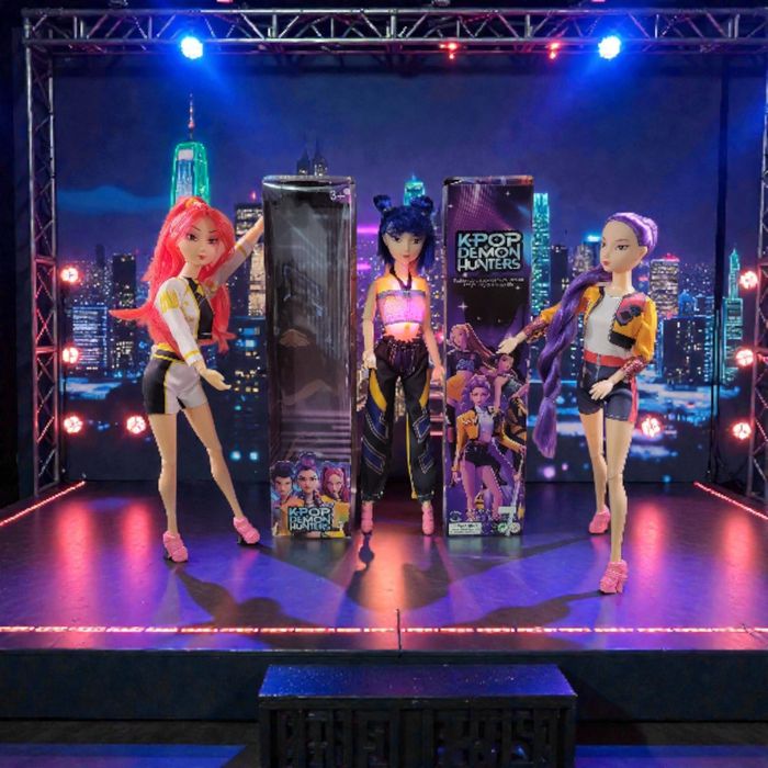 3 papusi originale k-pop demon Hunters cântătoare si lumina 32 cm
