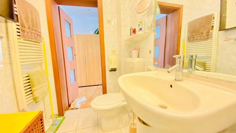 De inchiriat casa 2camere zona buna.