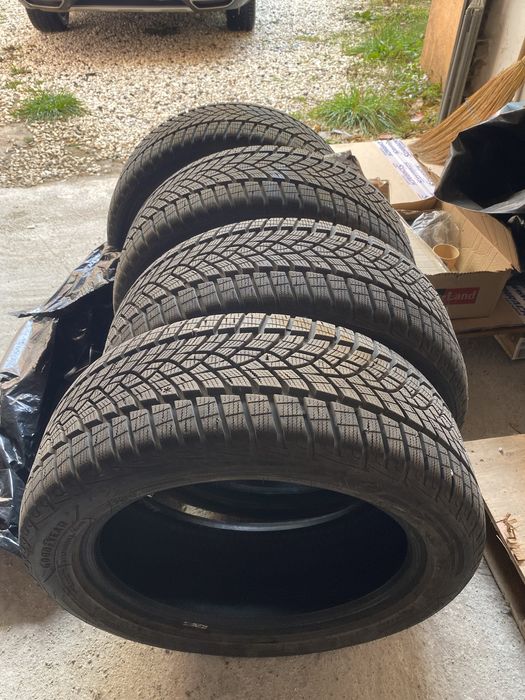 Зимни гуми GOOD YEAR 215/50/17