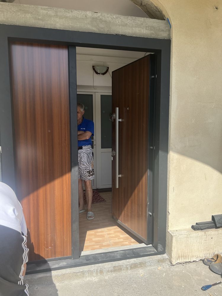 Montam usii interior exterior