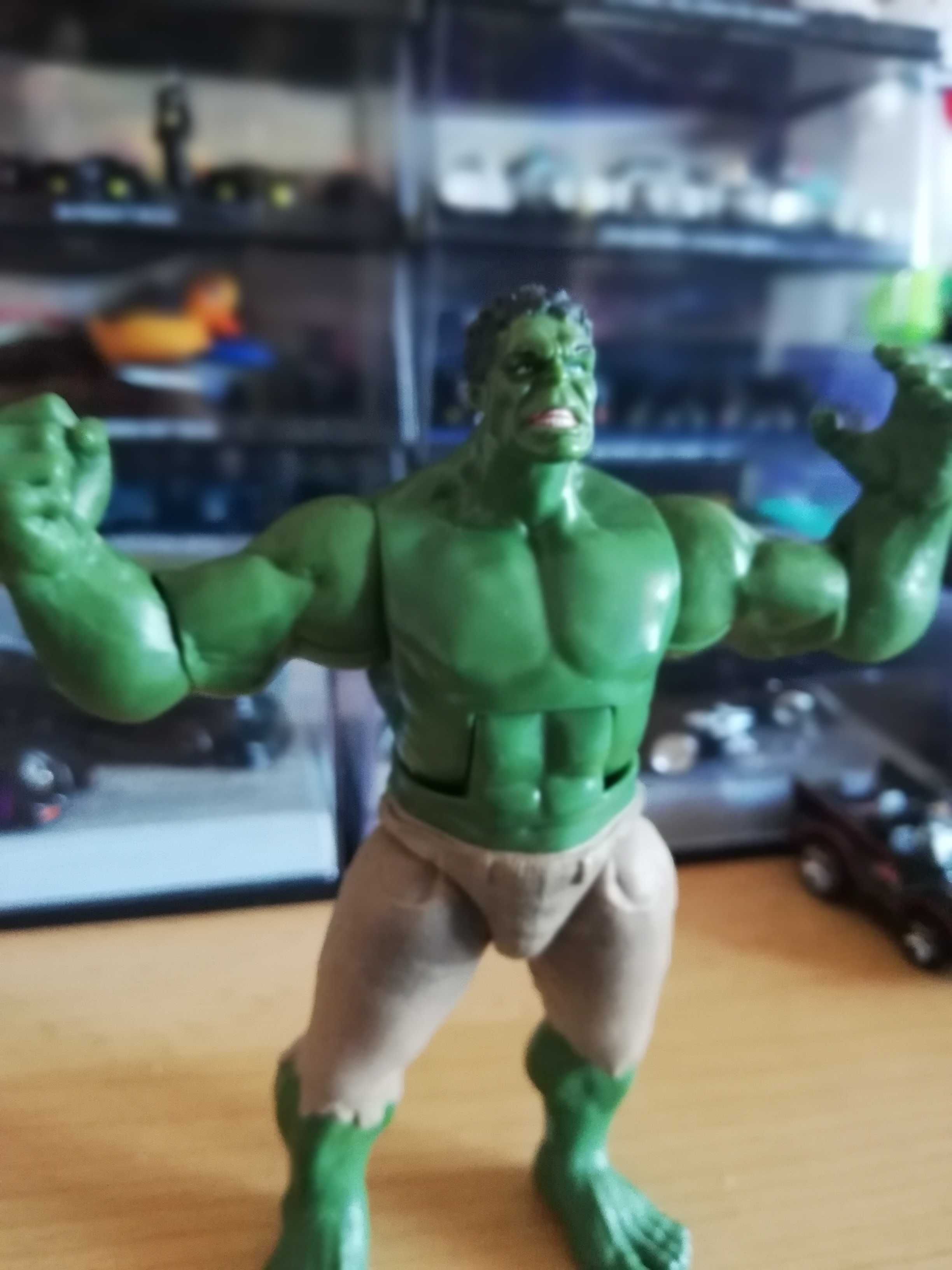 Figurina Hulk,de 14 cm, firma HASBRO 2011.