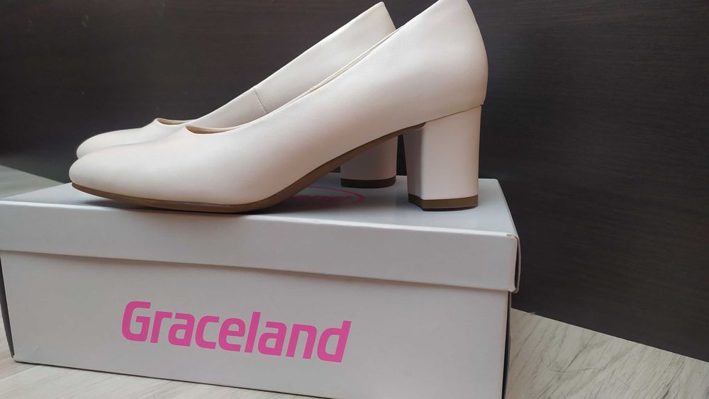 Бежови официални обувки