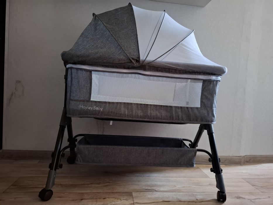 Продаю стильную и удобную кроватку Hayley Baby в отличном состоянии