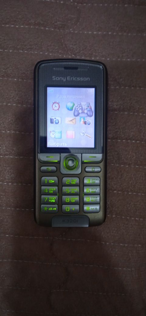 Sony  Ericsson k 320i