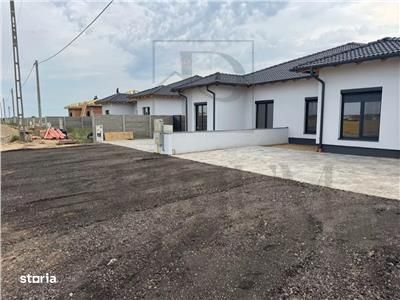 Duplex pe parter - 4 camere - spatiu mare - terasa - aproape de drumul
