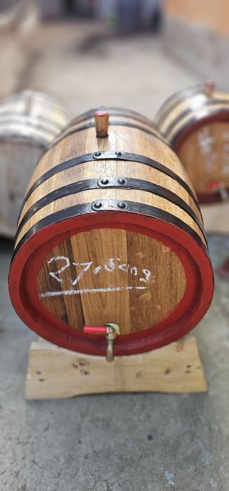 Vând butoi butoaie lemn sau repar butoaie lemn