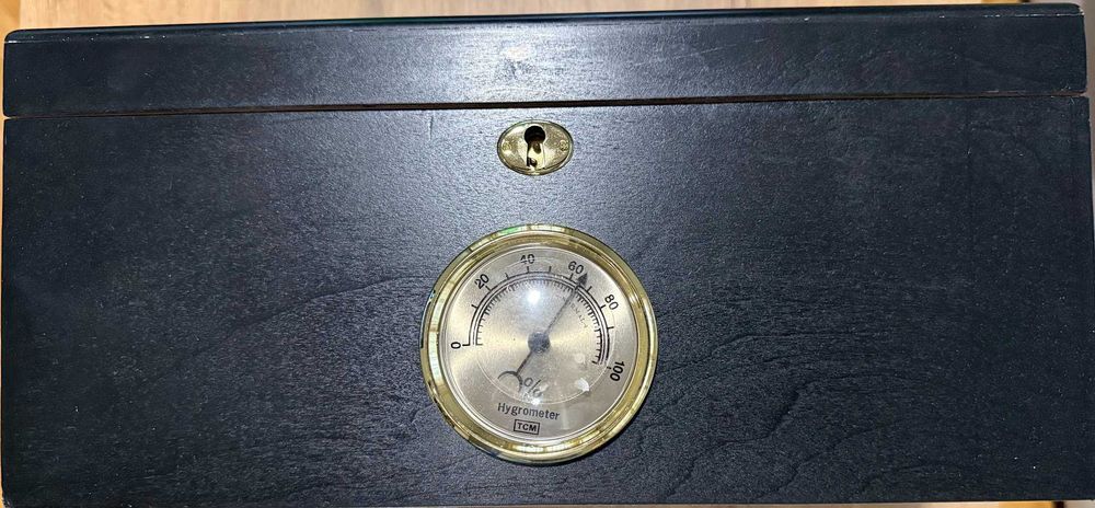 Кутия За Пури с Овлажнител