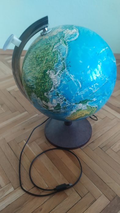 Глобус - настолна лампа