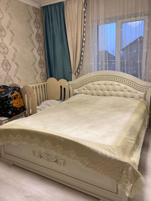 Кровать с матрасом