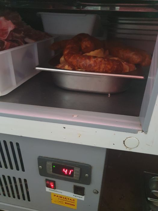 Vând vitrine frigorifice Igloo