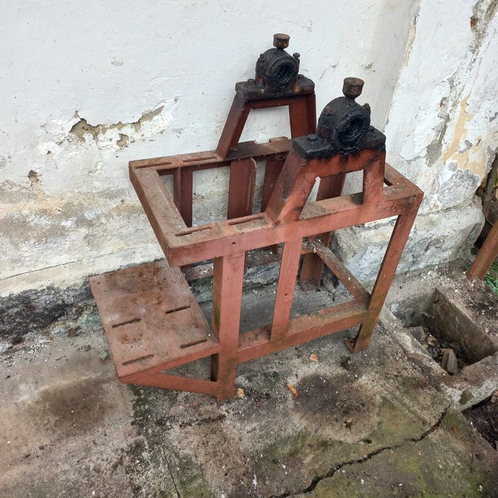 Bună ziua vând masa metalică de abric